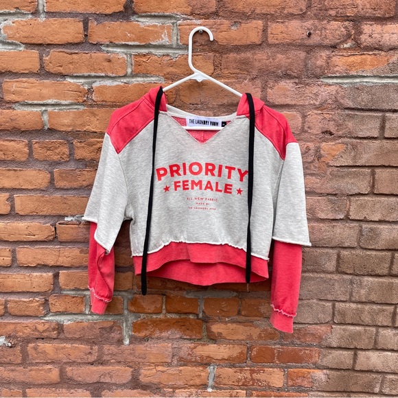 The Laundry Room Cropped Hoodie Athleisure Sweatshirt Small College Like New - Picture 2 of 5